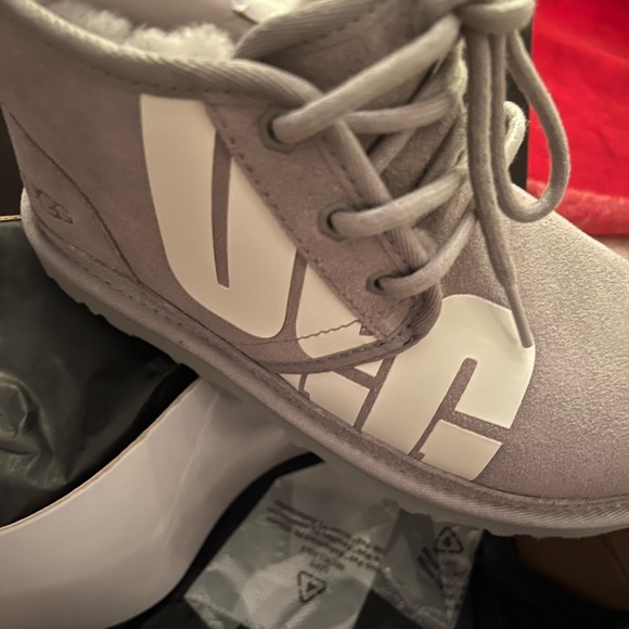 UGG - Picture 6 of 7